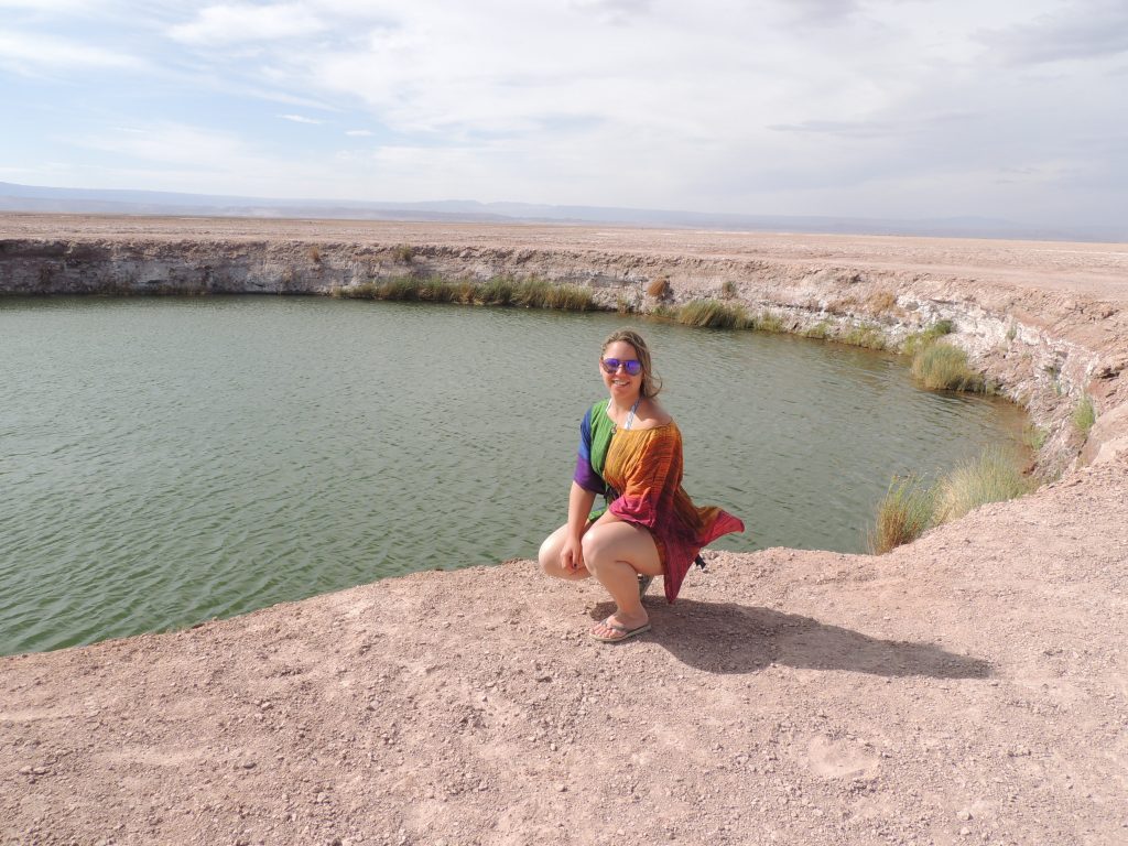 Aqui, de biquíni e canga nos Ojos del Salar