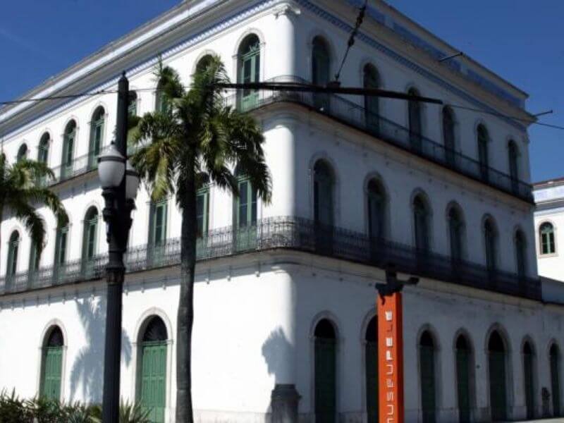 O que fazer em Santos quando chove: fachada do Museu Pelé