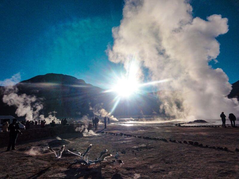 O que fazer no Deserto do Atacama: conhecer os Geysers de Tatio, no nascer do sol