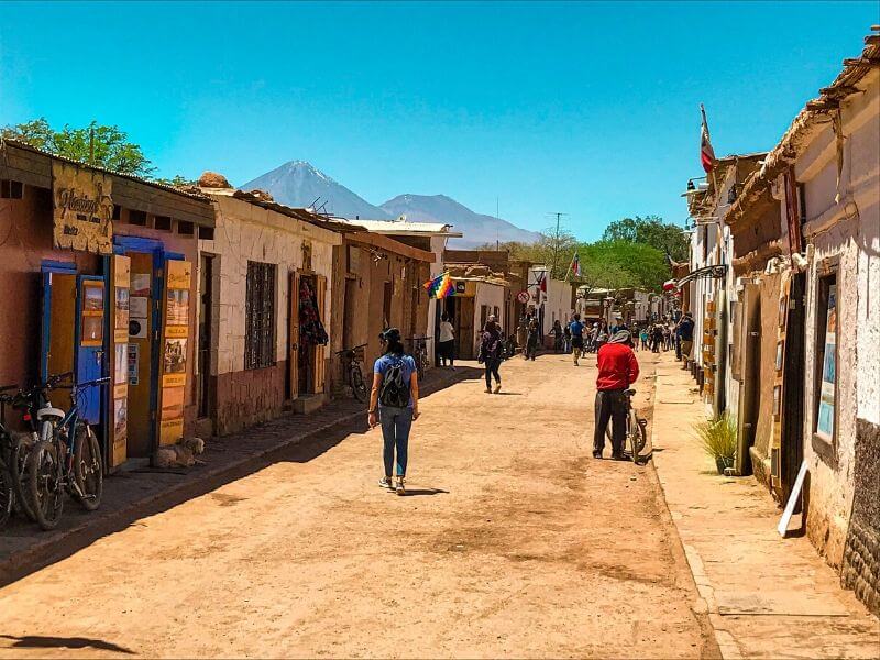 Cidade de San Pedro de Atacama, rua com terra batida