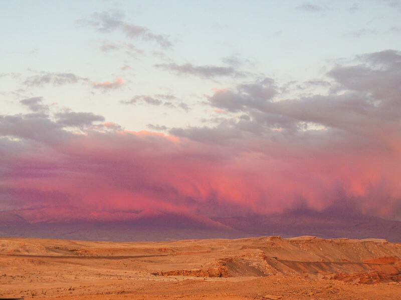 Pôr do sol cor de rosa no Deserto do Atacama
