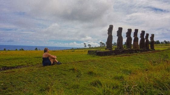 Moais na Ilha de Páscoa em seguro viagem Chile